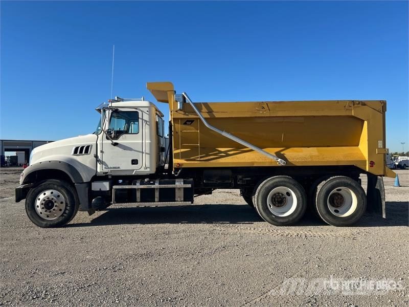 Mack GU713 ダンプ