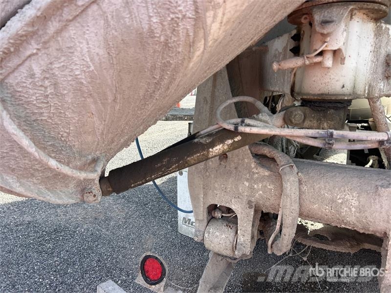 Mack GU713 Beton-Mischfahrzeuge
