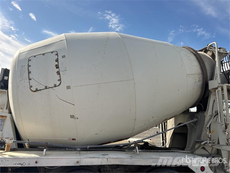Mack GU713 Beton-Mischfahrzeuge