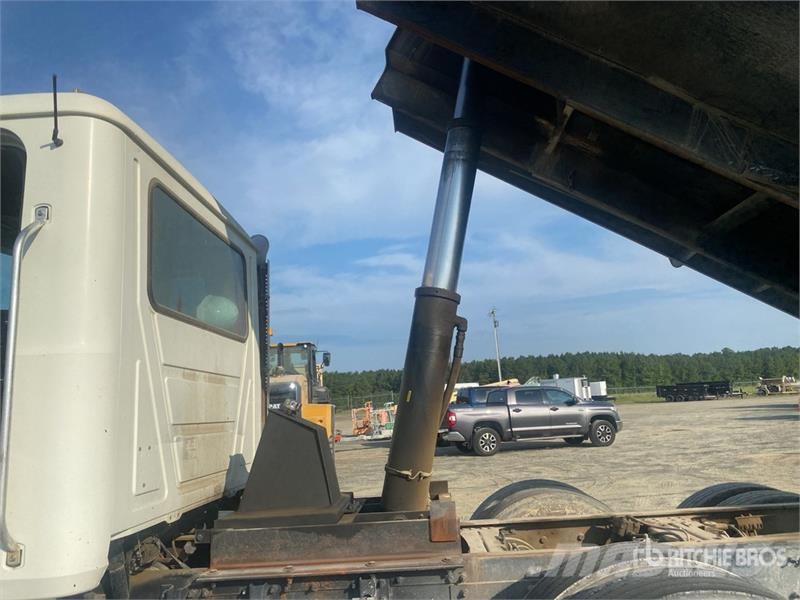 Mack GU713 Bañeras basculantes usadas