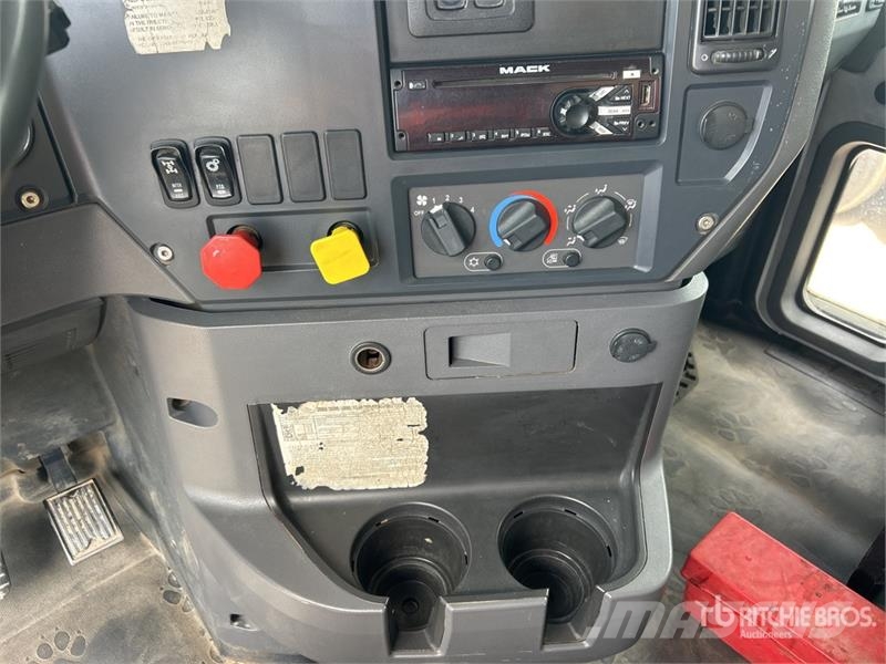 Mack GU713 Tippbilar