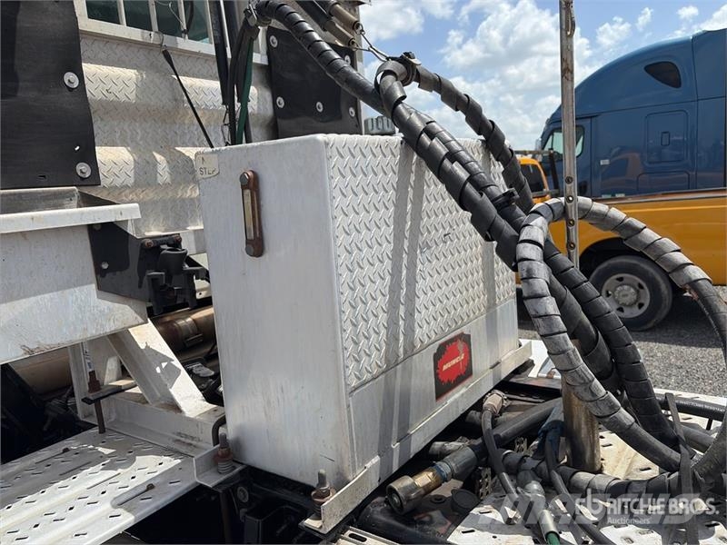Mack GU713 Truck Tractor Units