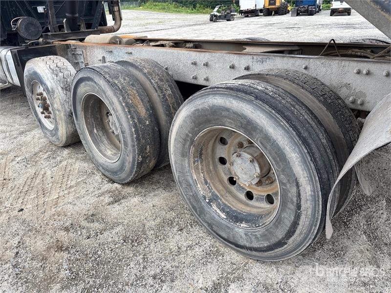 Mack GU713 Tipper trucks