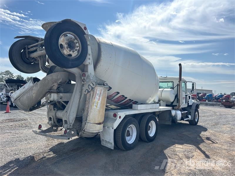 Mack GU713 Beton-Mischfahrzeuge