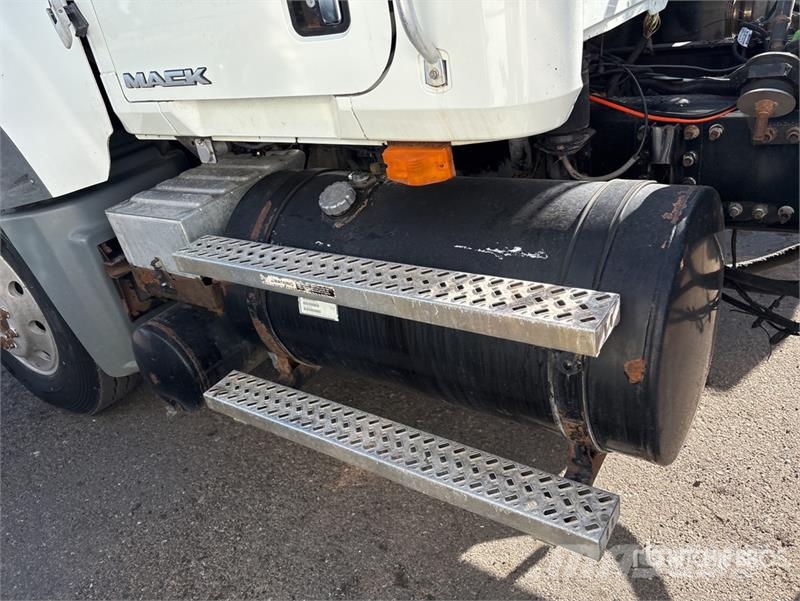 Mack GU713 Prime Movers
