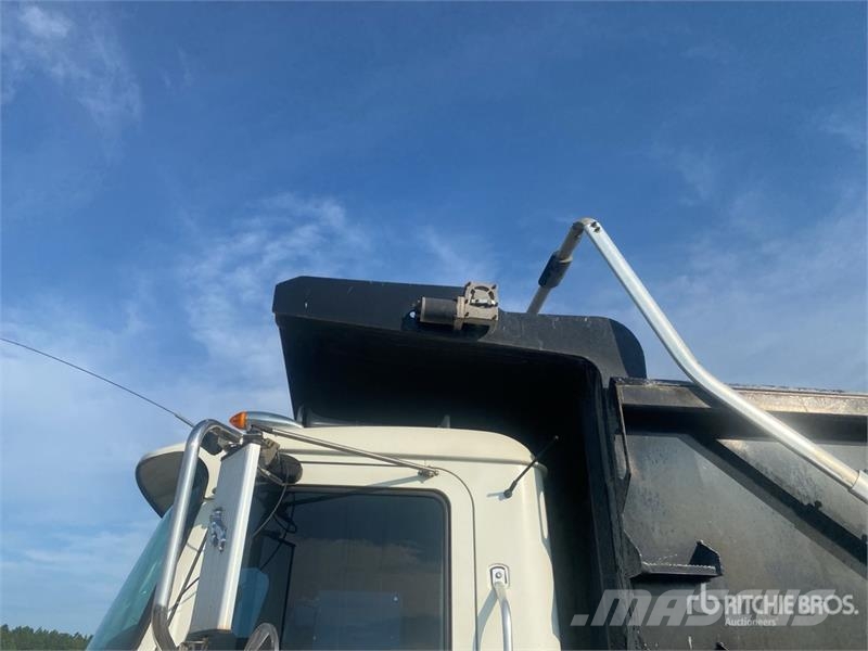 Mack GU713 Bañeras basculantes usadas