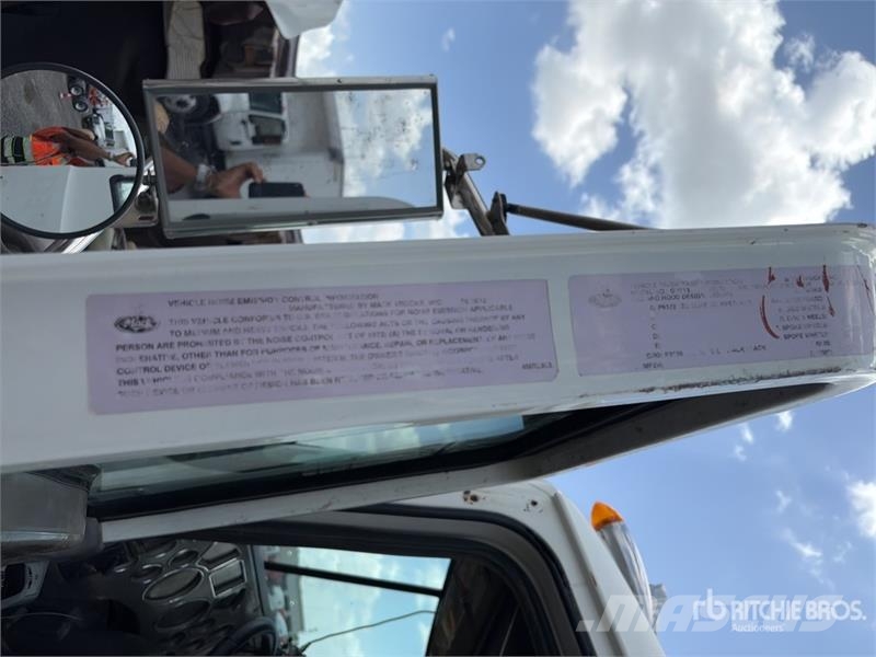 Mack GU713 Truck Tractor Units