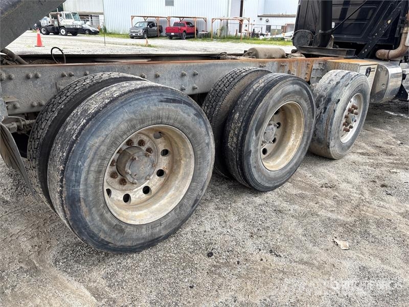 Mack GU713 Tipper trucks