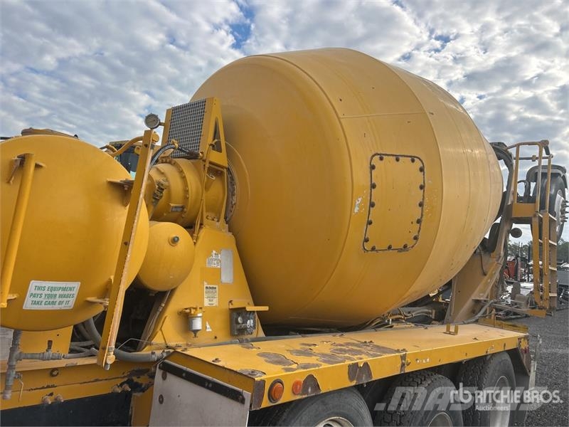 Mack GU713 10x4 Mixer Truck Avtomešalci za beton