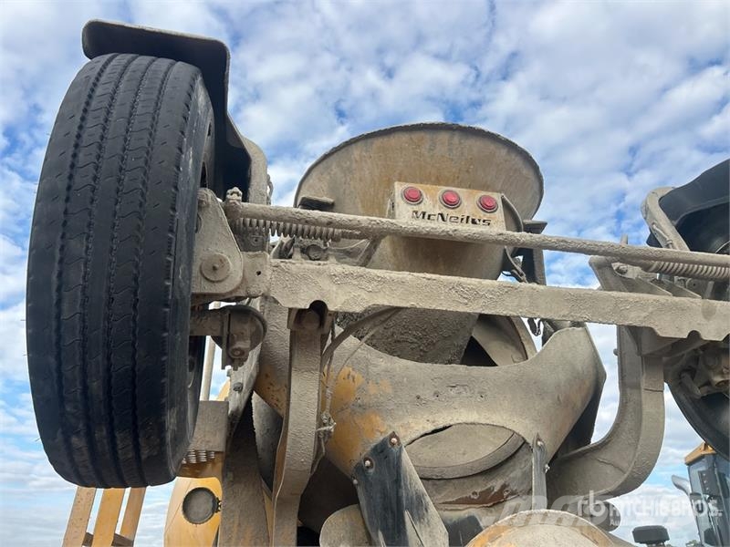 Mack GU713 10x4 Mixer Truck Avtomešalci za beton