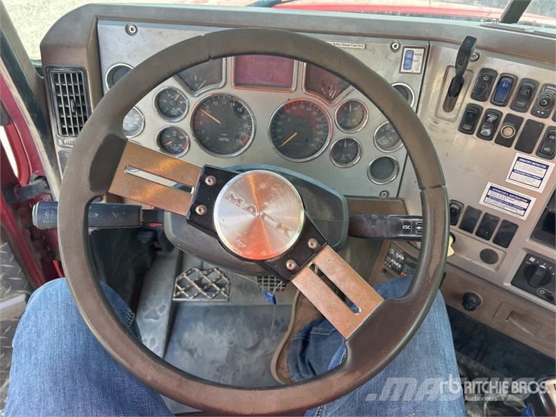 Mack GU713 10x4 Mixer Truck Kamioni mešalice za beton