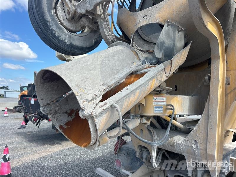 Mack GU713 10x4 Mixer Truck Kamioni mešalice za beton