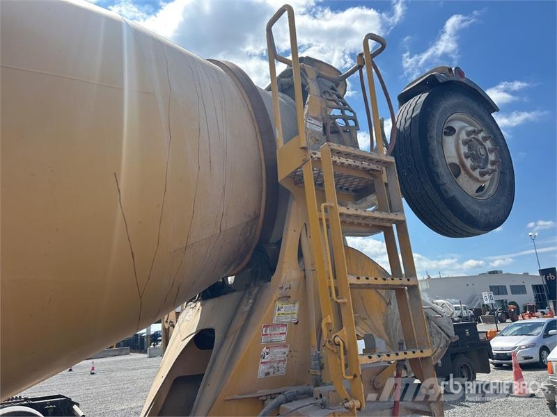 Mack GU713 10x4 Mixer Truck Kamioni mešalice za beton