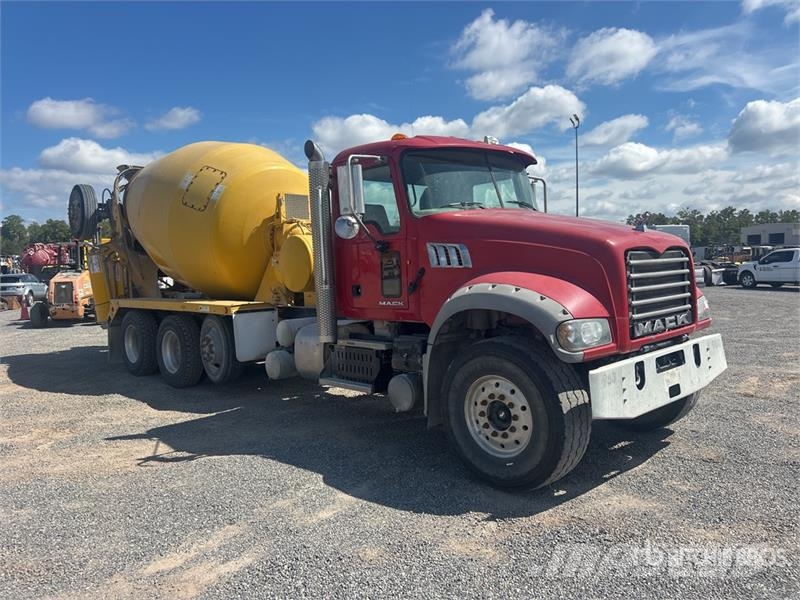 Mack GU713 10x4 Mixer Truck Kamioni mešalice za beton