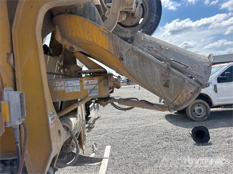 Mack GU713 10x4 Mixer Truck Kamioni mešalice za beton