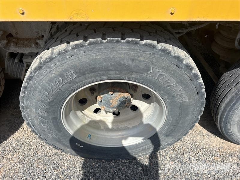 Mack GU713 10x4 Mixer Truck Kamioni mešalice za beton