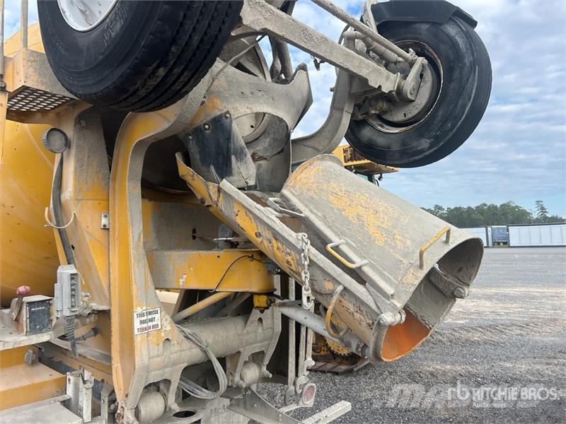 Mack GU713 10x4 Mixer Truck Avtomešalci za beton