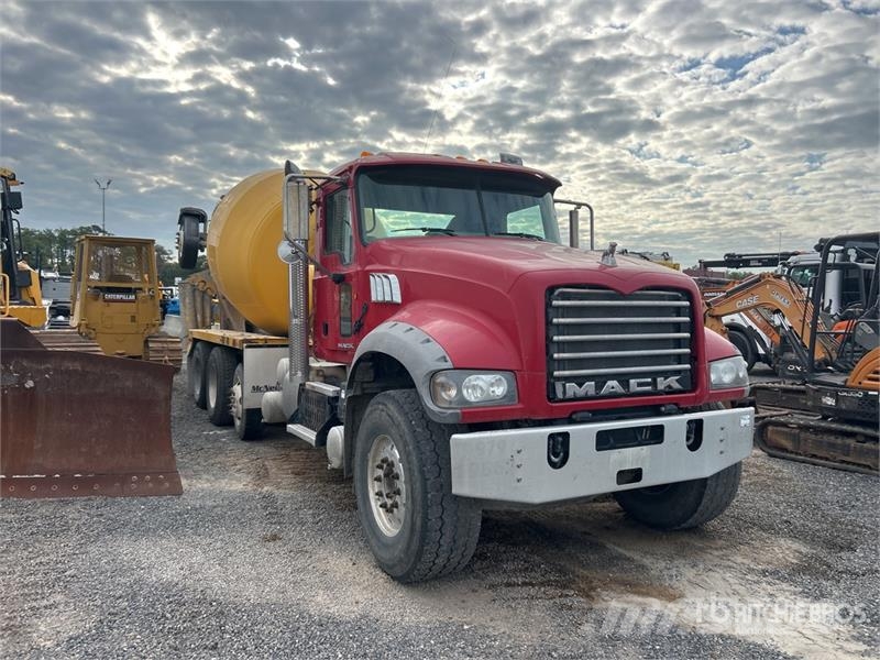 Mack GU713 10x4 Mixer Truck Avtomešalci za beton