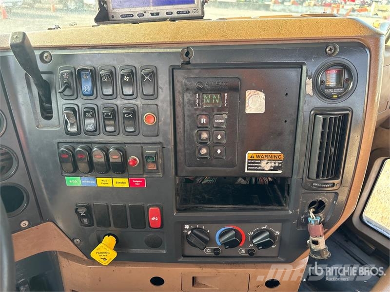 Mack GU713 6x4 Cab and Chassis Cabins and interior