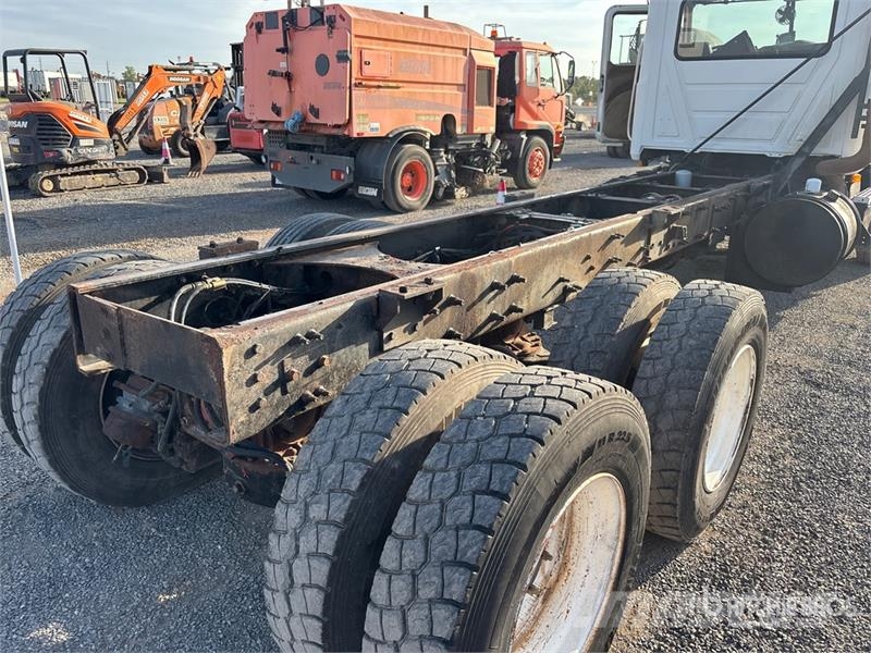 Mack GU713 6x4 Cab and Chassis Cabins and interior