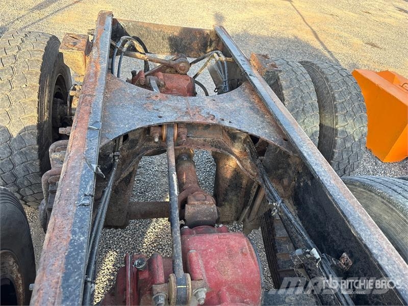 Mack GU713 6x4 Cab and Chassis Cabins and interior