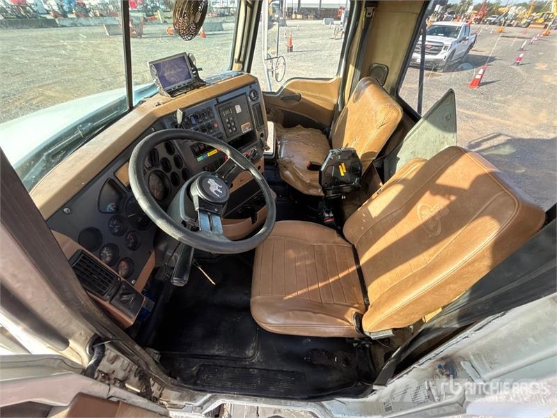 Mack GU713 6x4 Cab and Chassis Cabins and interior