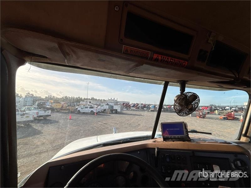 Mack GU713 6x4 Cab and Chassis Cabins and interior