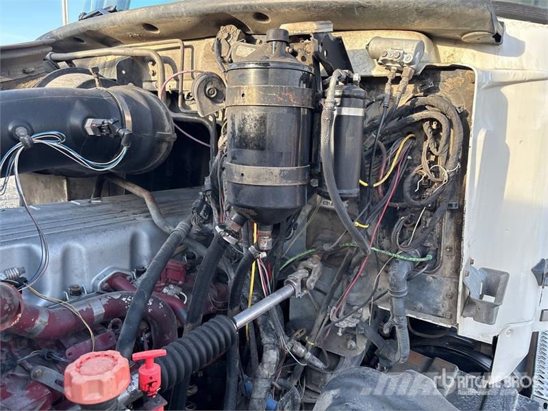 Mack GU713 6x4 Cab and Chassis Cabins and interior