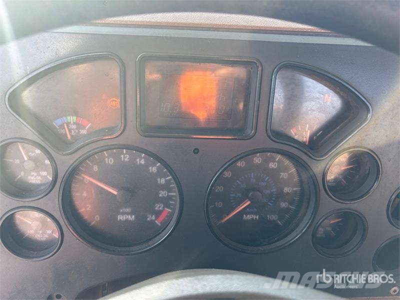 Mack GU713 6x4 Cab and Chassis Cabins and interior