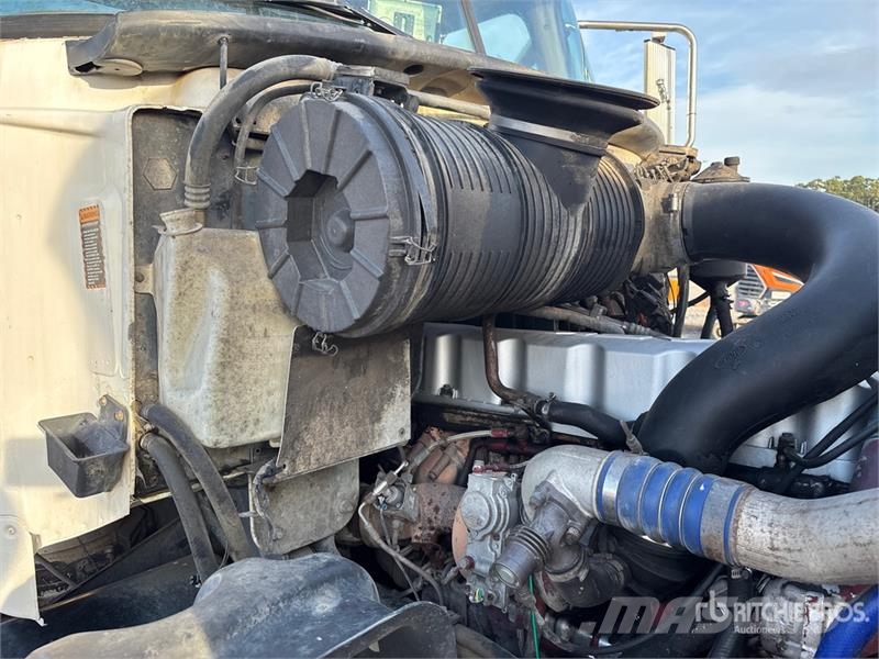 Mack GU713 6x4 Cab and Chassis Cabins and interior