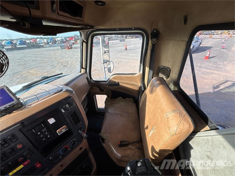 Mack GU713 6x4 Cab and Chassis Cabins and interior
