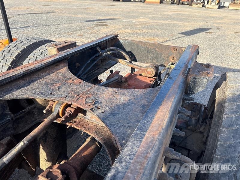 Mack GU713 6x4 Cab and Chassis Cabins and interior