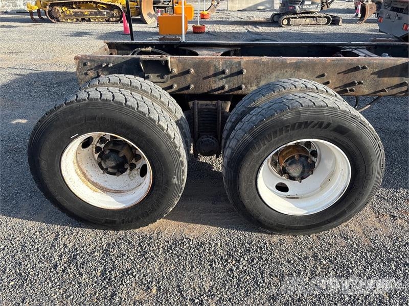 Mack GU713 6x4 Cab and Chassis Cabins and interior