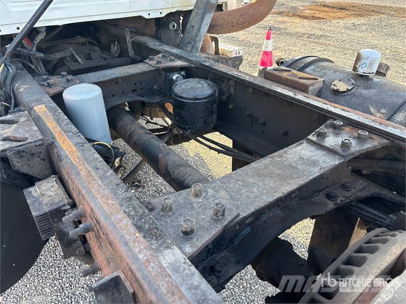 Mack GU713 6x4 Cab and Chassis Cabins and interior