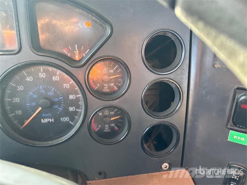 Mack GU713 6x4 Cab and Chassis Cabins and interior