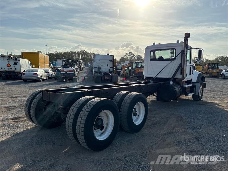 Mack GU713 6x4 Cab and Chassis Cabins and interior