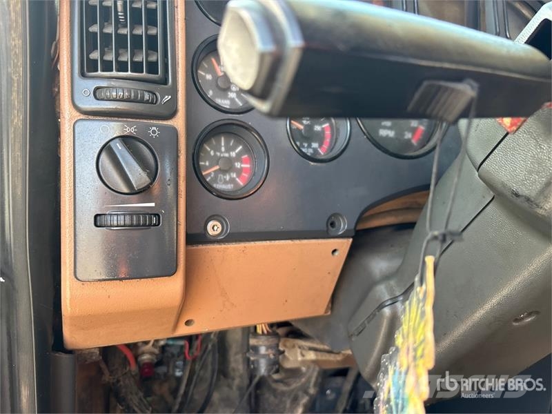 Mack GU713 6x4 Cab and Chassis Cabins and interior
