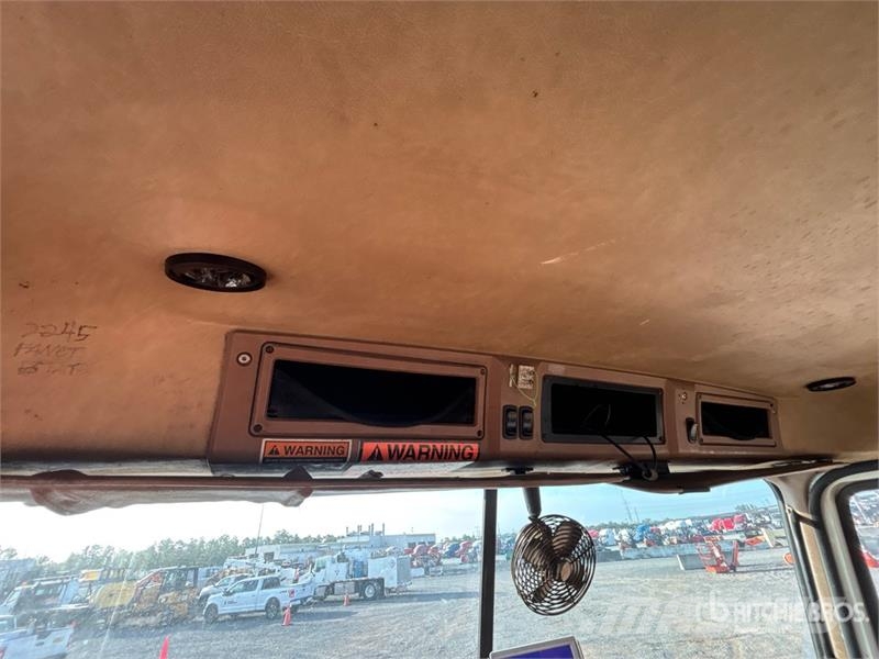 Mack GU713 6x4 Cab and Chassis Cabins and interior
