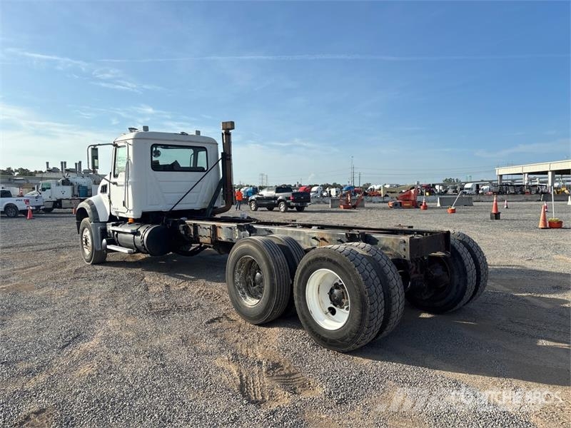 Mack GU713 6x4 Cab and Chassis Cabins and interior