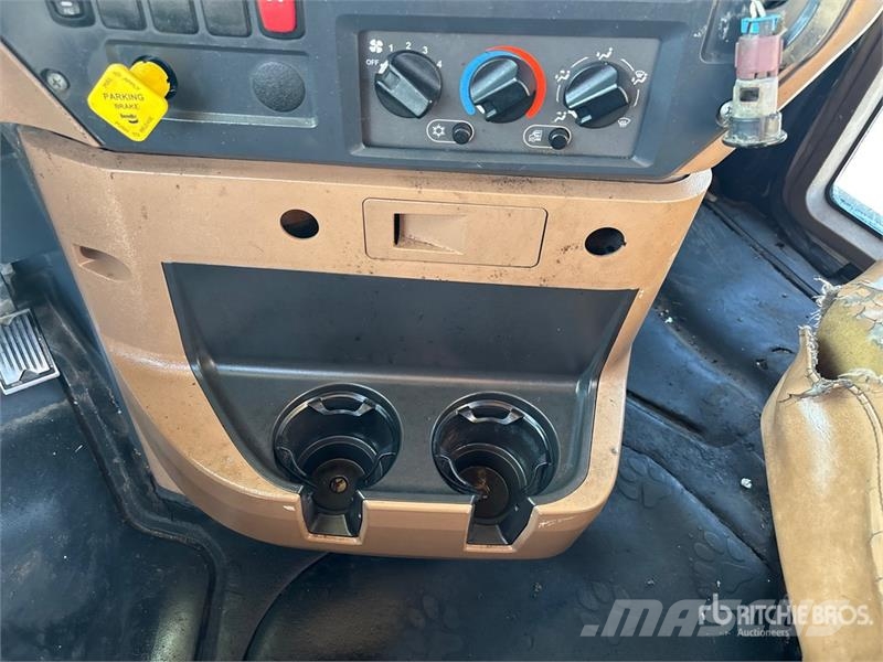Mack GU713 6x4 Cab and Chassis Cabins and interior