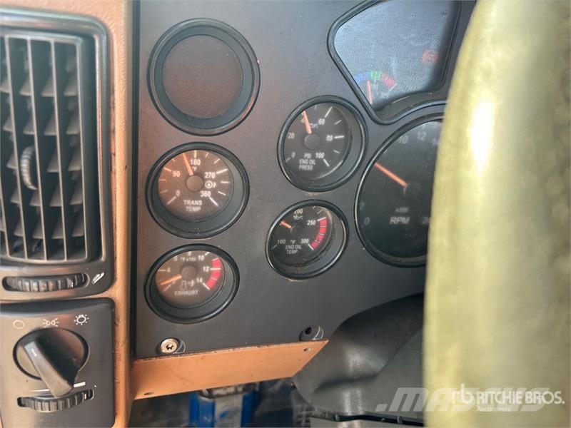 Mack GU713 6x4 Cab and Chassis Cabins and interior