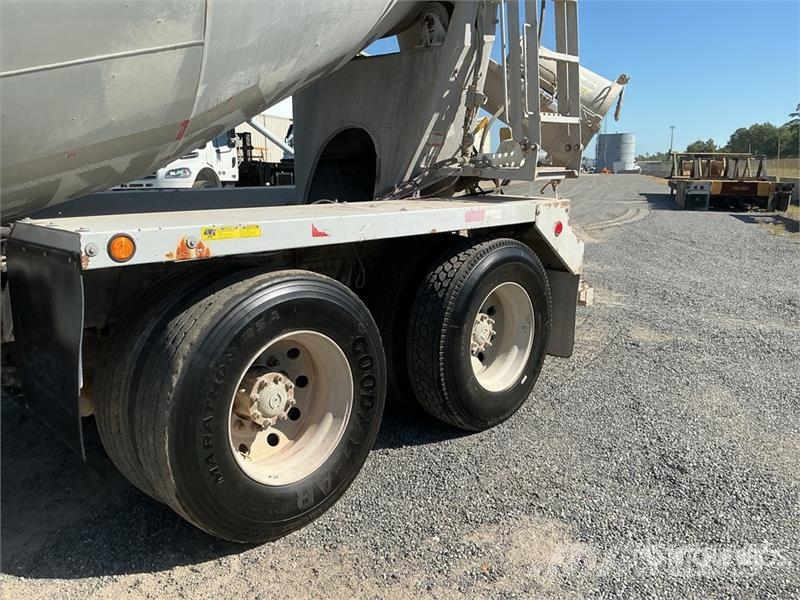 Mack GU713 6x4 Mixer Truck Avtomešalci za beton
