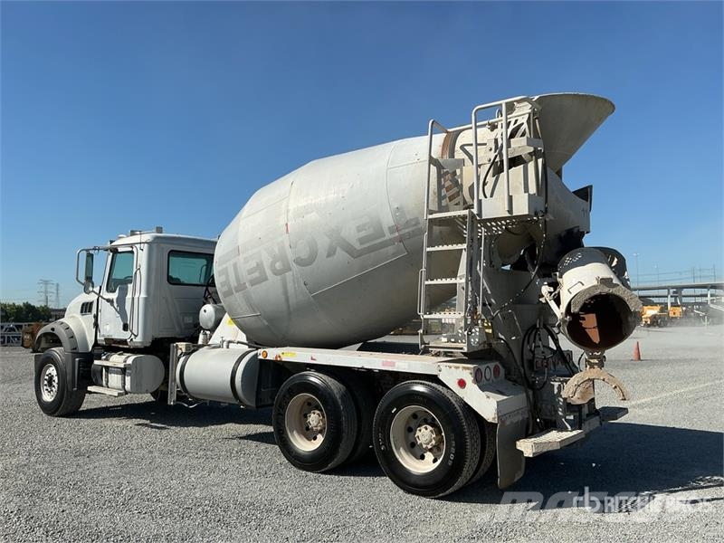 Mack GU713 6x4 Mixer Truck Avtomešalci za beton