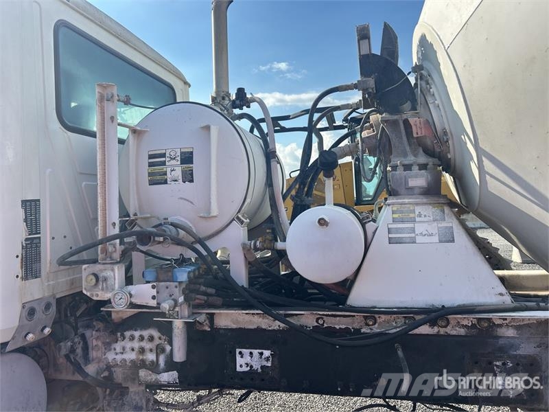 Mack GU713 8x4 Mixer Truck 콘크리트 믹서트럭