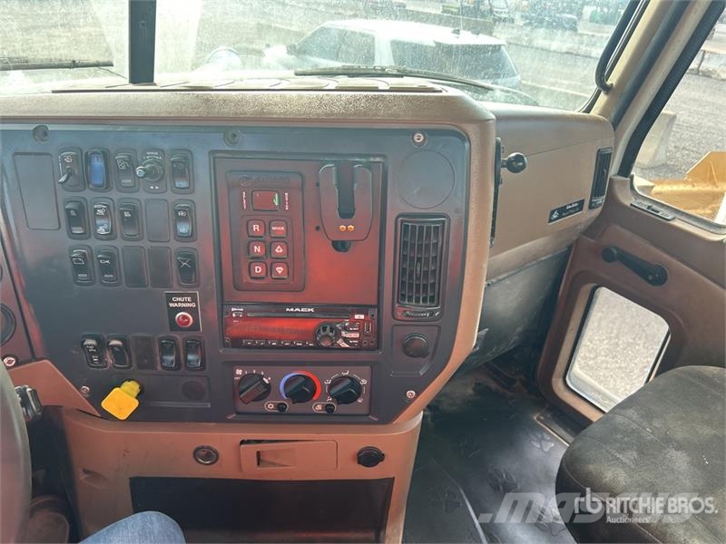 Mack GU713 8x4 Mixer Truck 콘크리트 믹서트럭