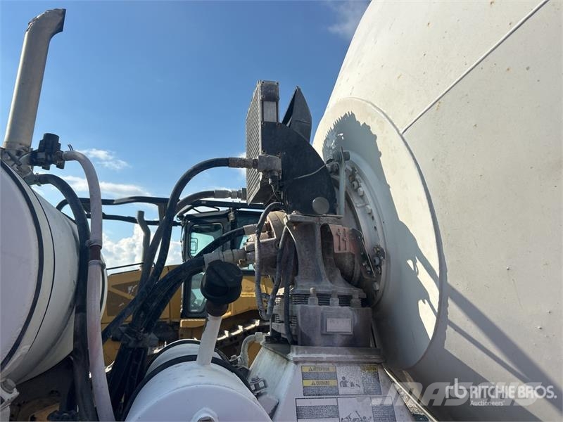 Mack GU713 8x4 Mixer Truck 콘크리트 믹서트럭