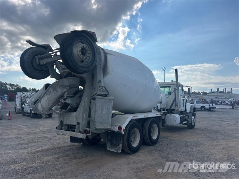 Mack GU713 8x4 Mixer Truck 콘크리트 믹서트럭