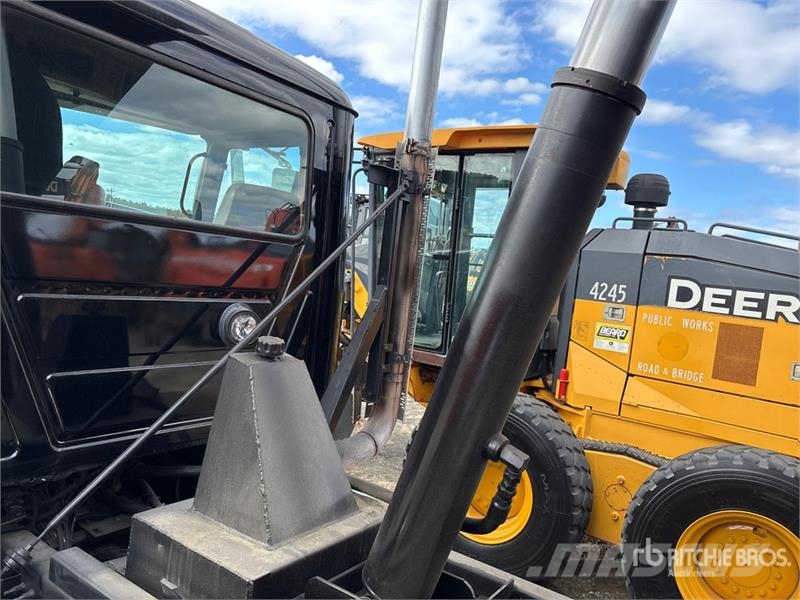 Mack GU713 Granite 8x4 Tri/A Dump Truck Kipper