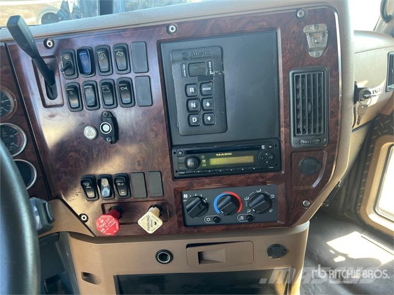 Mack GU713 Granite 8x4 Tri/A Dump Truck Autobasculanta