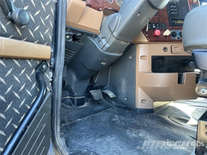Mack GU713 Granite 8x4 Tri/A Dump Truck Autobasculanta